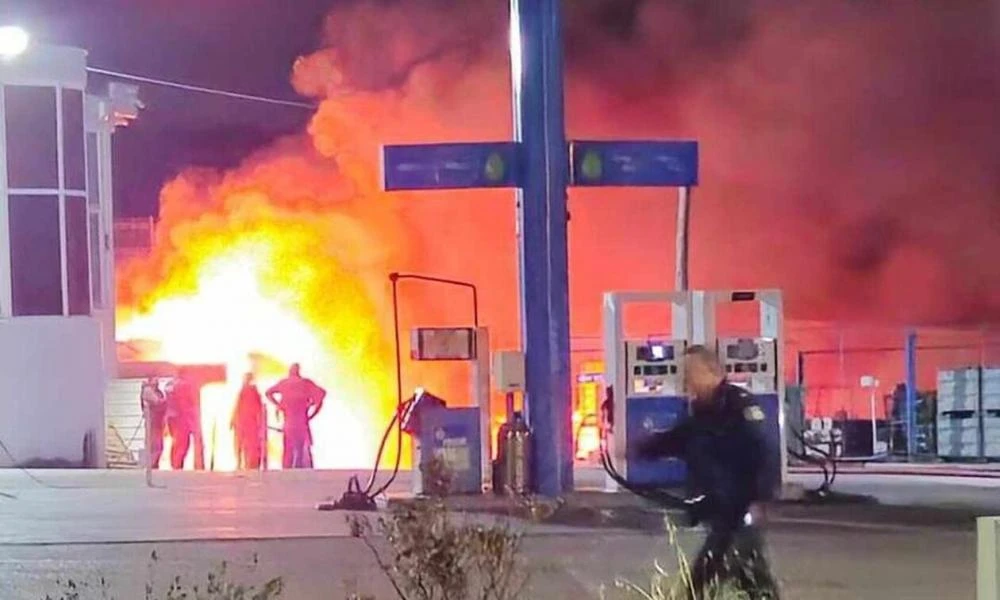 Φωτιά στη Μάνδρα: Λόγος για εμπρησμό – Πιθανή σύνδεση με τη Greek Mafia